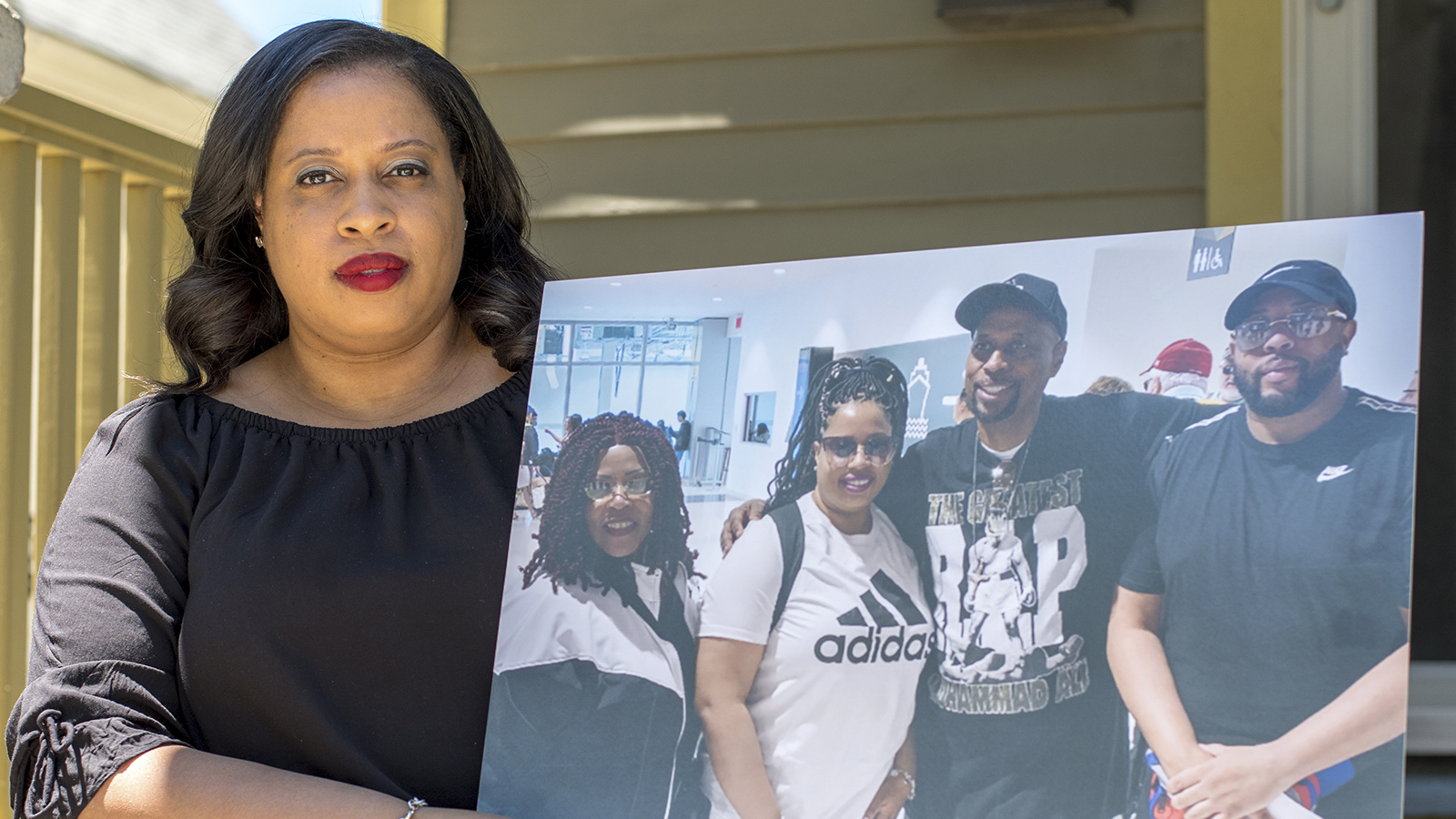 Shenora Staten-Jordan holds large family photo