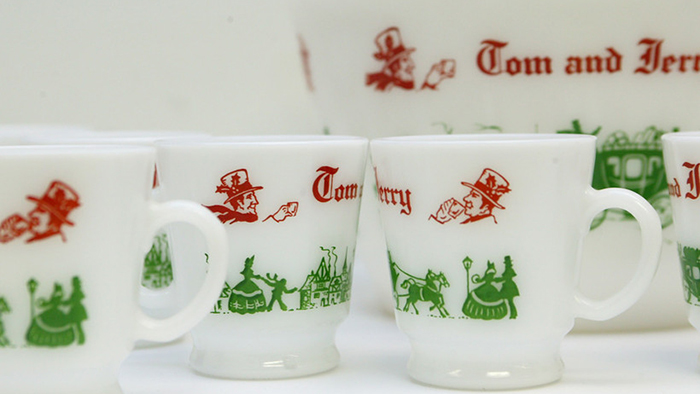 A holiday themed Tom and Jerry milkglass set.