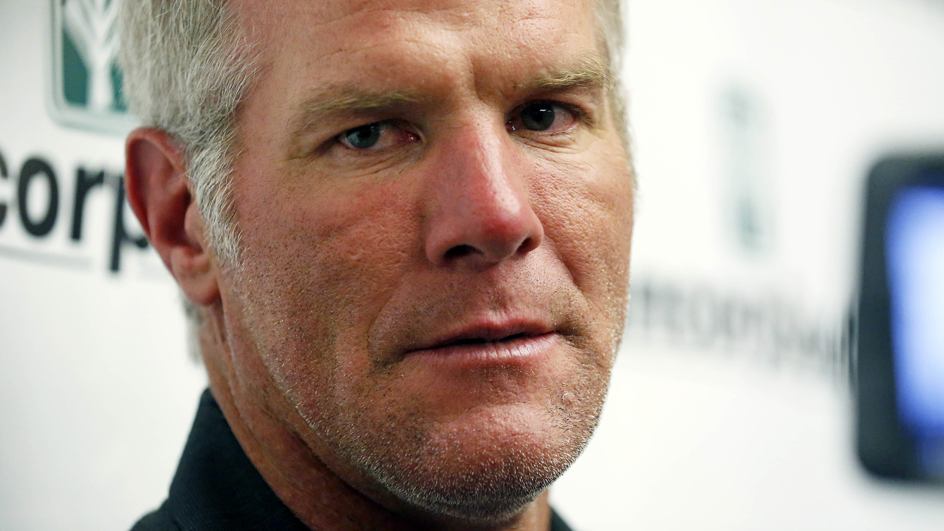 What's the deal with Brett Favre and the Mississippi welfare scandal?