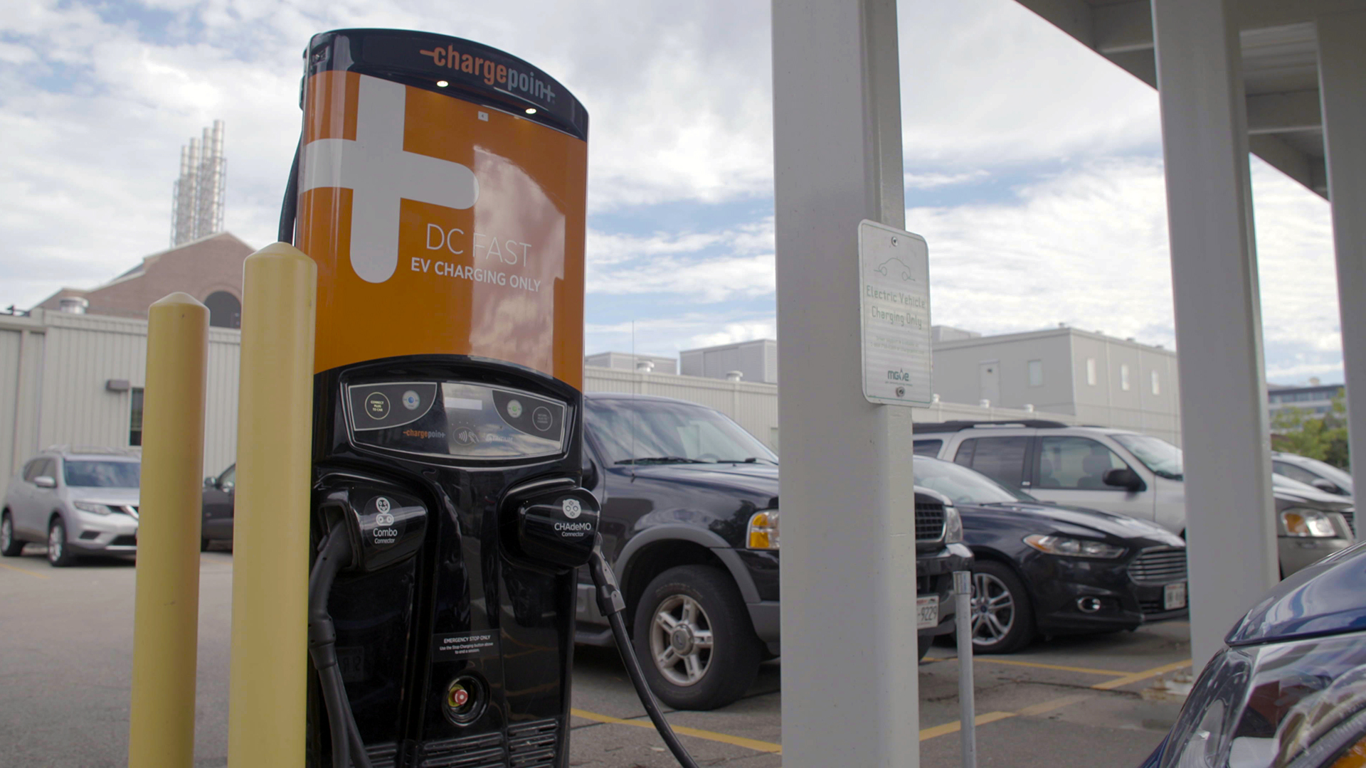 Wisconsin Senate passes bills to promote electric vehicle charging stations